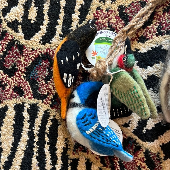 New Wild Woolies Felt Birdhouse & 3 birds - Picture 5 of 5